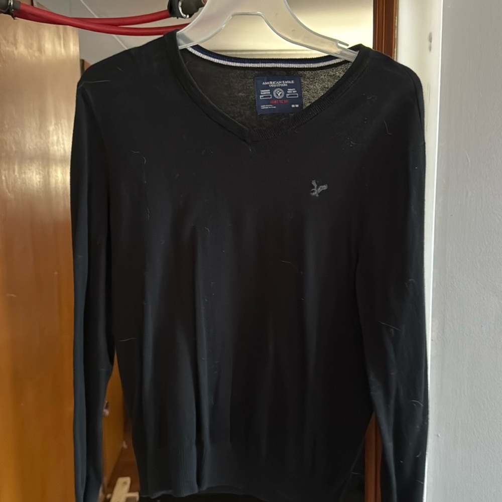 AMERICAN EAGLE VNECK SWEATER LONGSLEEVE - SIZE MEDIUM